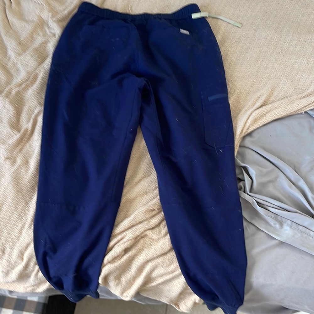Figs Mens medium short navy blue cargo joggers